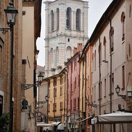 A Due Passi Dal Centro *